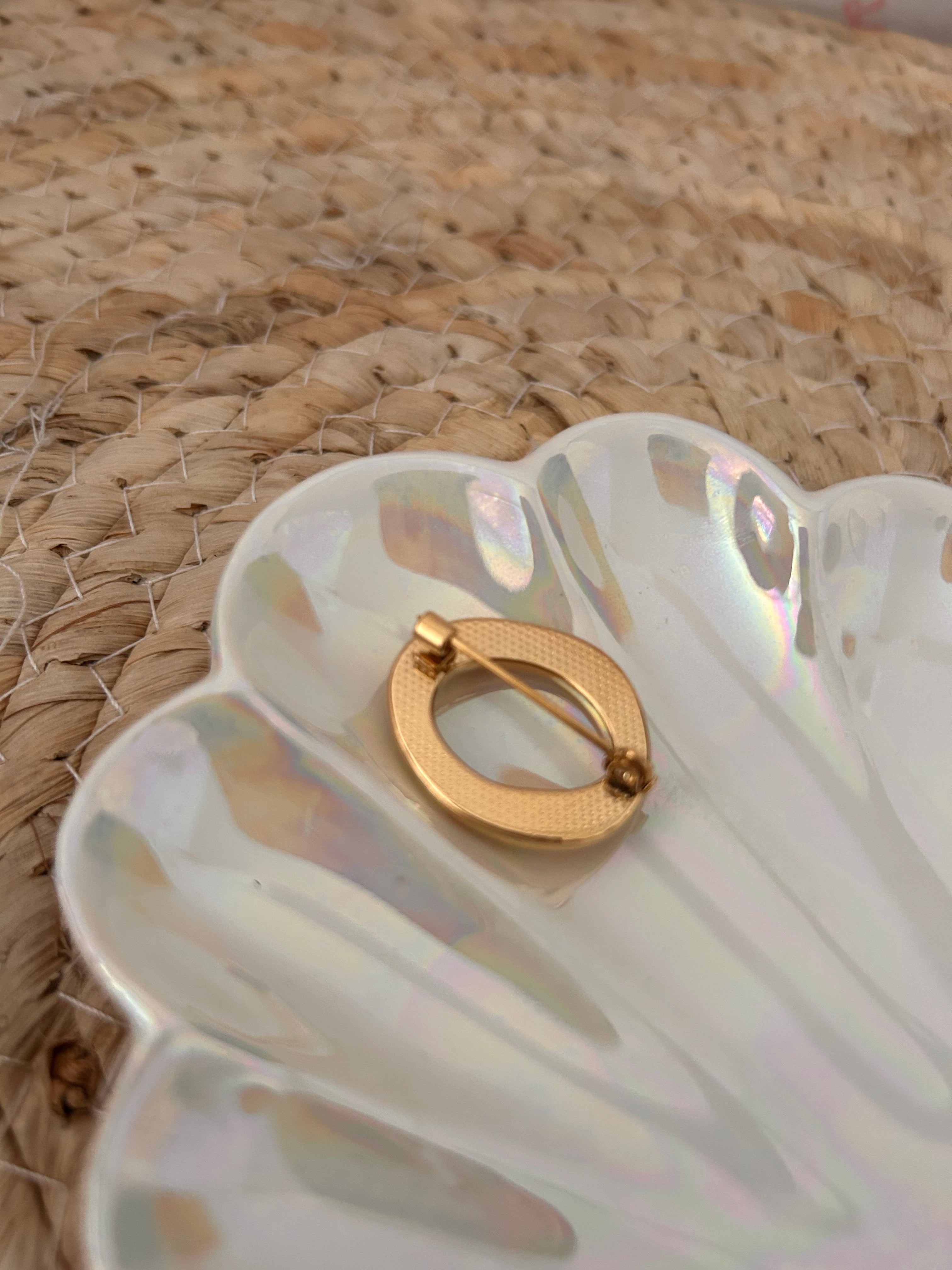 Broche oval gold
