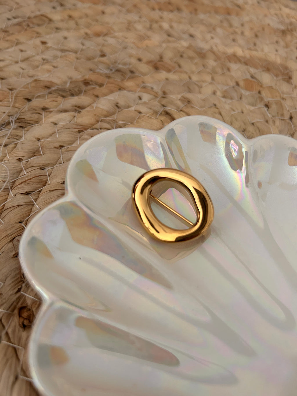 Broche oval gold