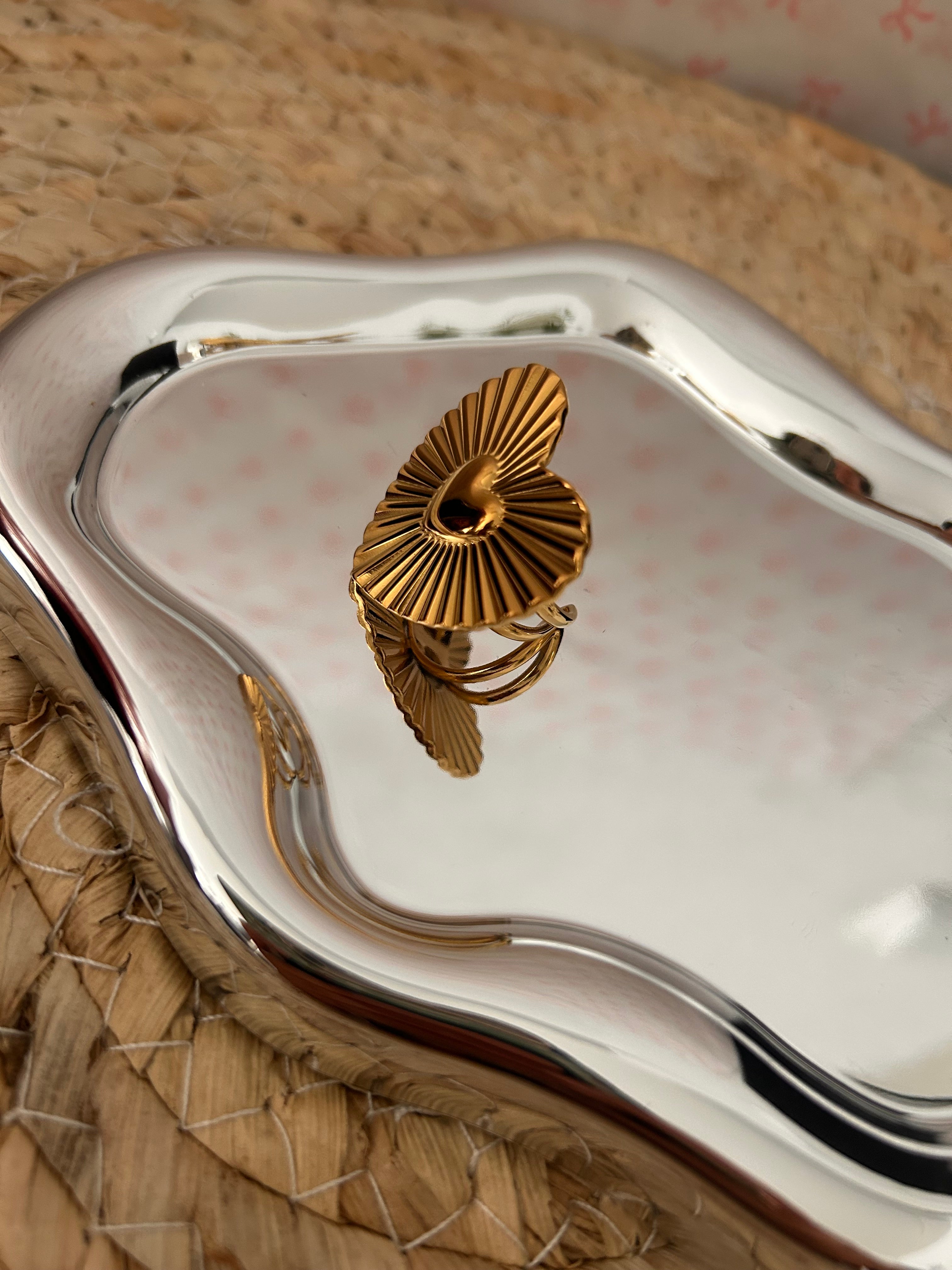 Statement riple heart ring