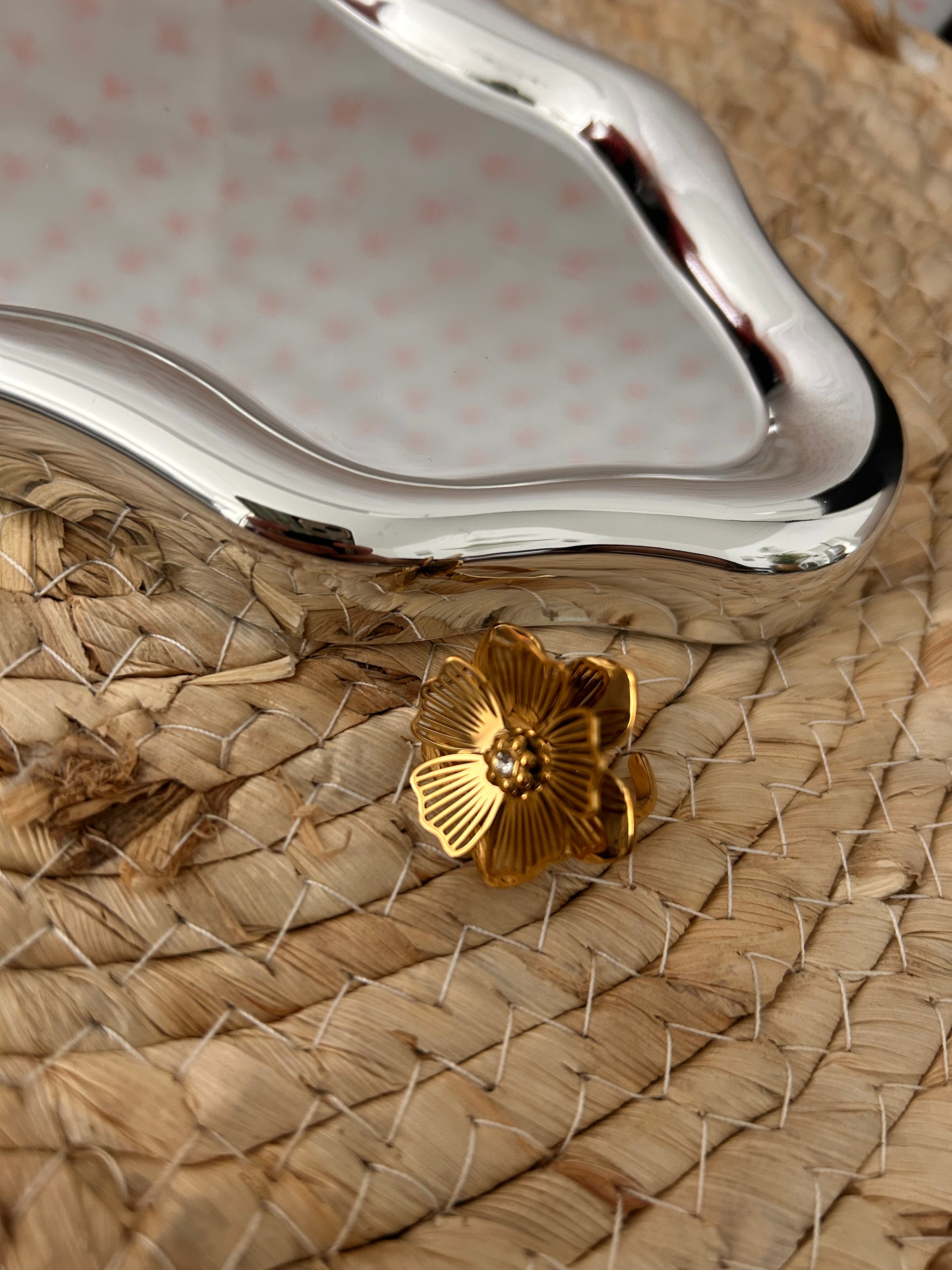 Statement Flower ring